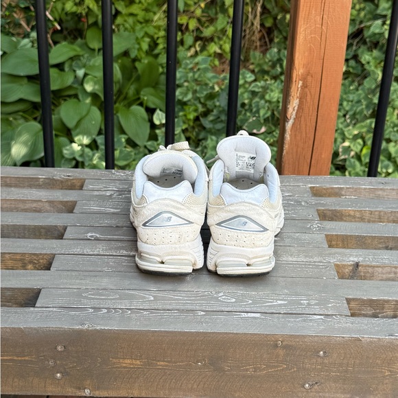 New Balance 2002r - Picture 2 of 4